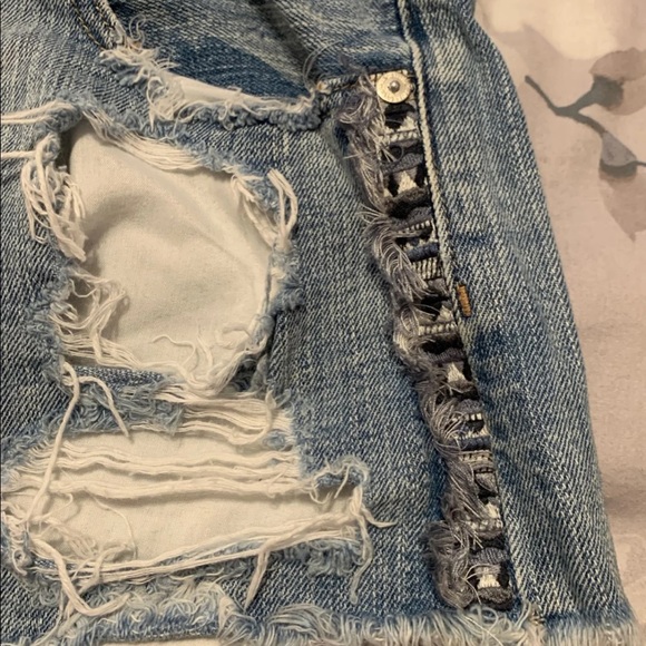 Jean High waisted Shorts - Picture 2 of 3